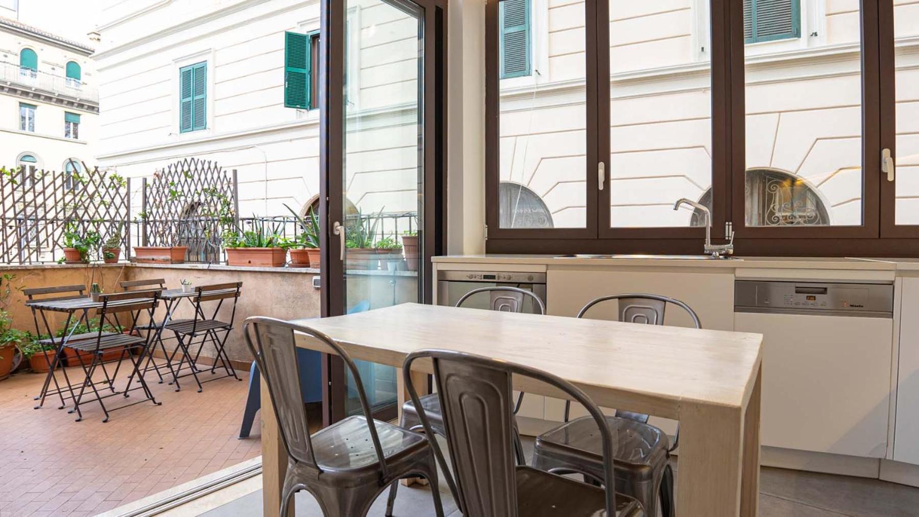 Cozy Nest With Terrace In Trastevere Appartamento